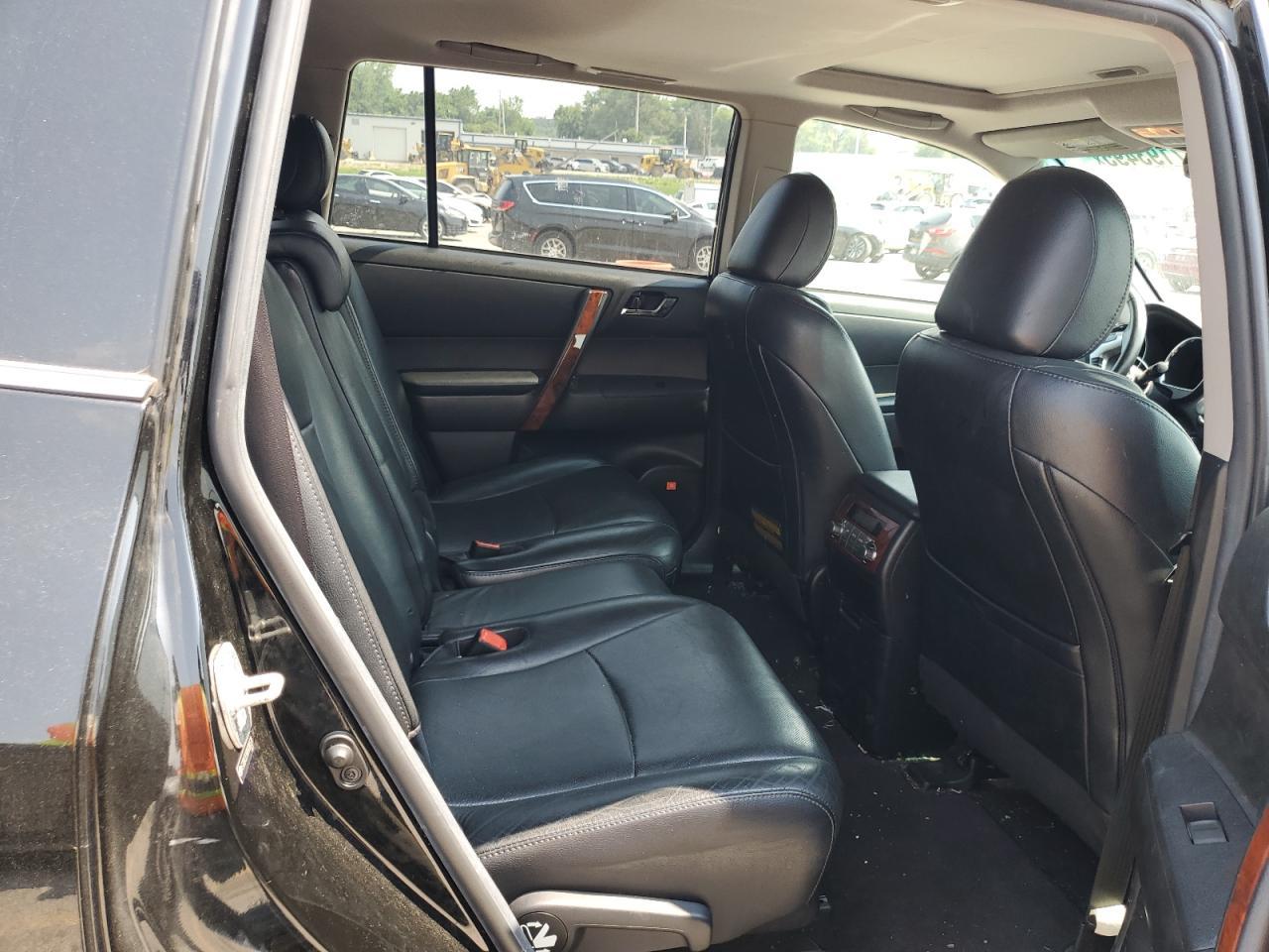 2011 TOYOTA HIGHLANDER