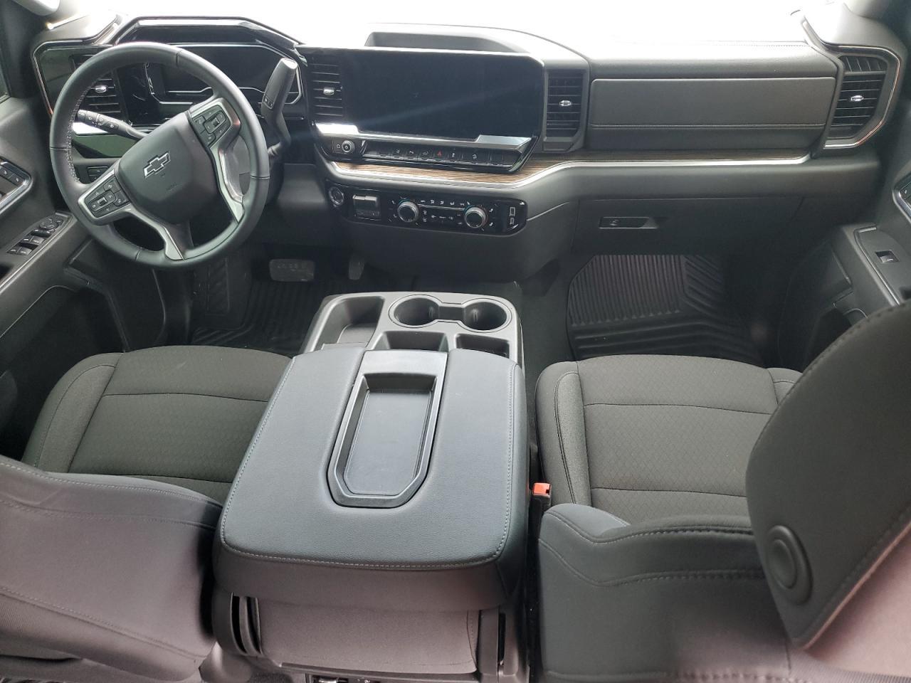 2024 CHEVROLET Silverado
