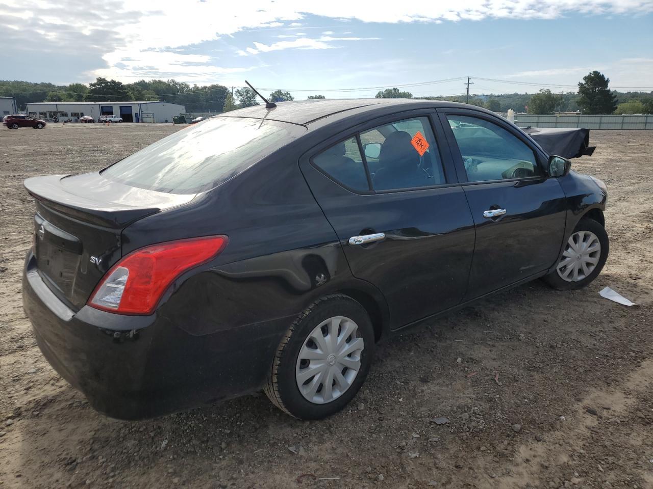 2017 NISSAN VERSA