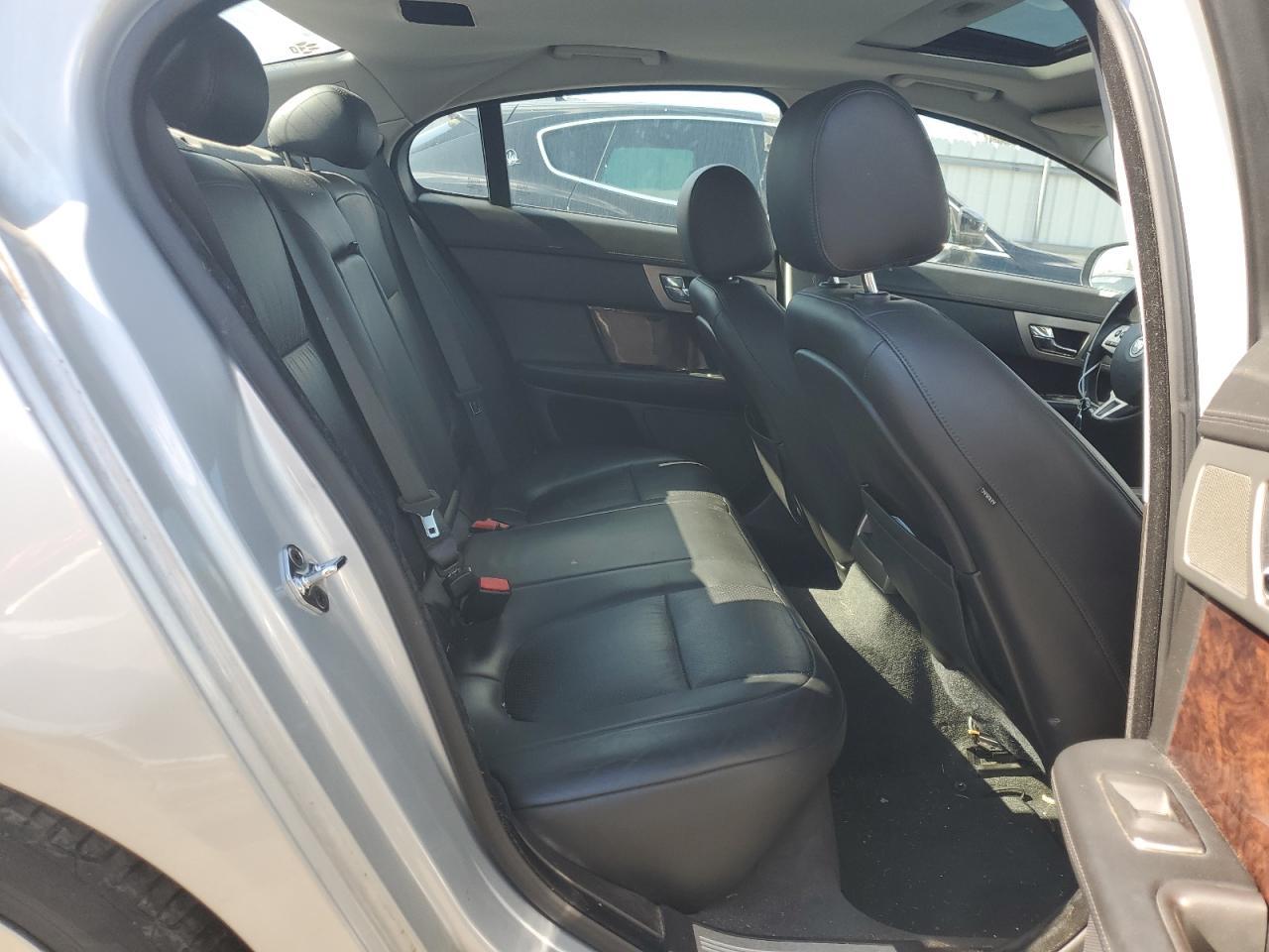 2009 JAGUAR XF