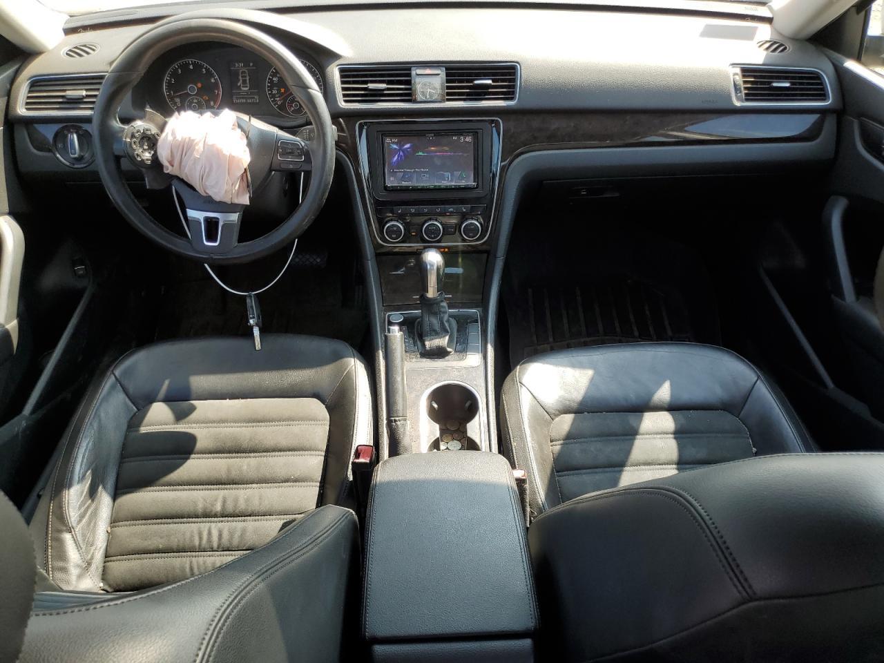 2014 VOLKSWAGEN Passat