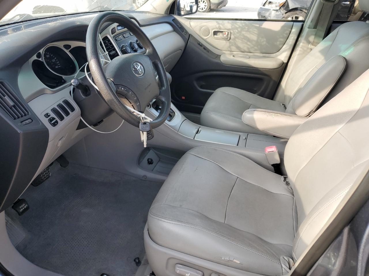 2004 TOYOTA HIGHLANDER