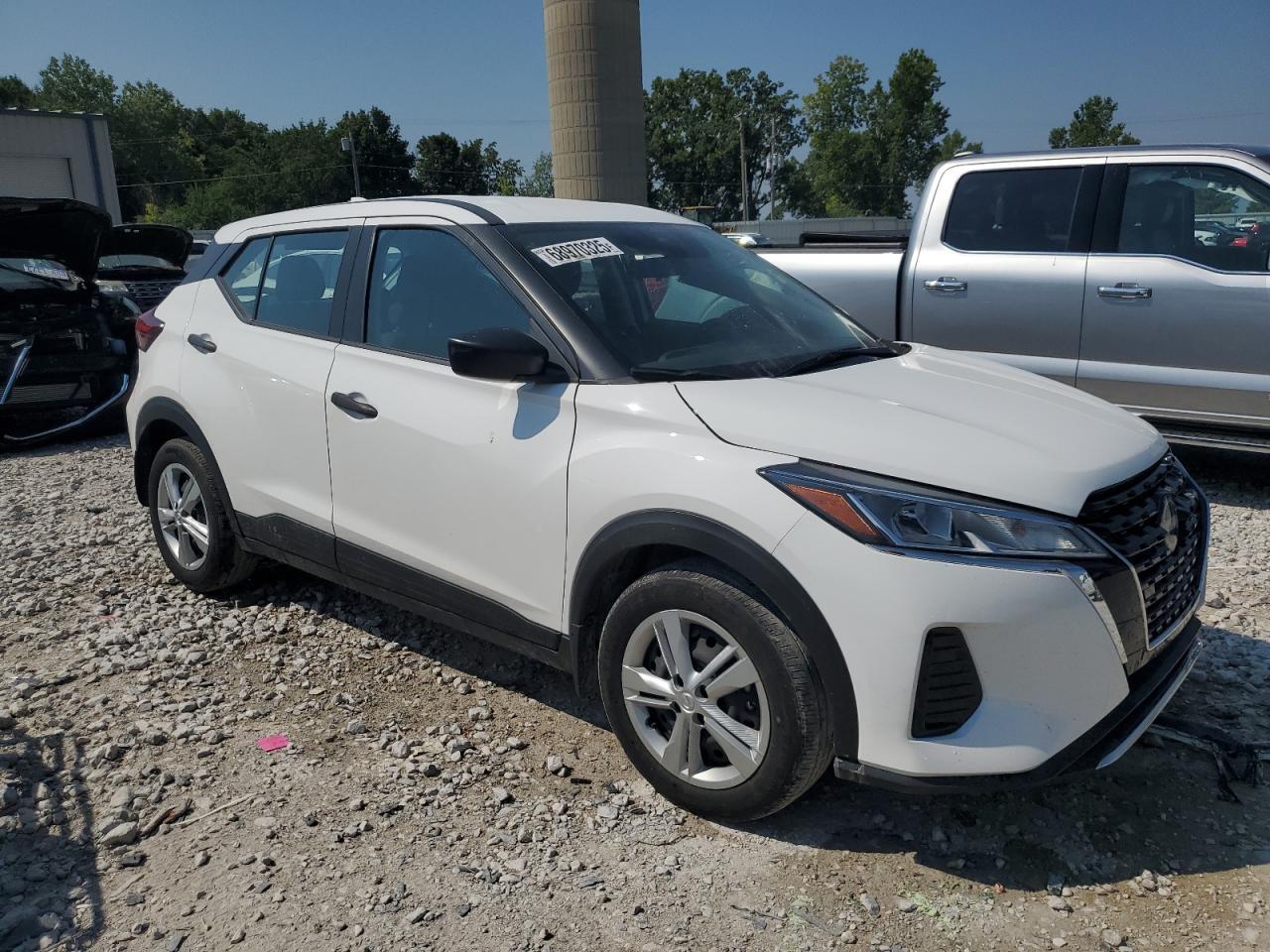 2023 NISSAN KICKS