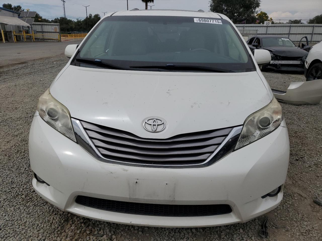 2015 TOYOTA SIENNA