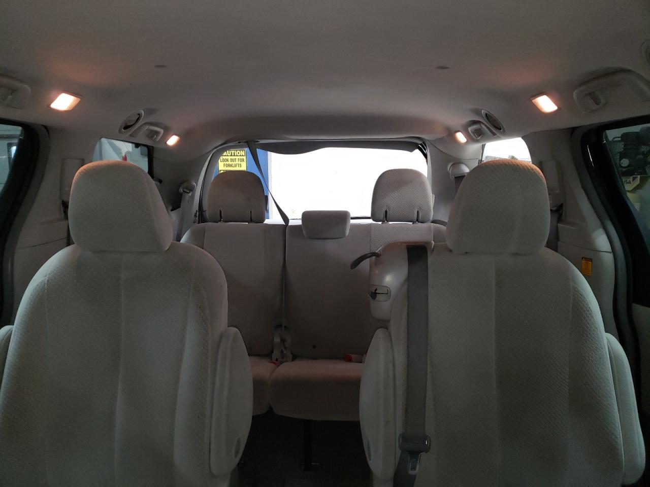 2011 TOYOTA SIENNA