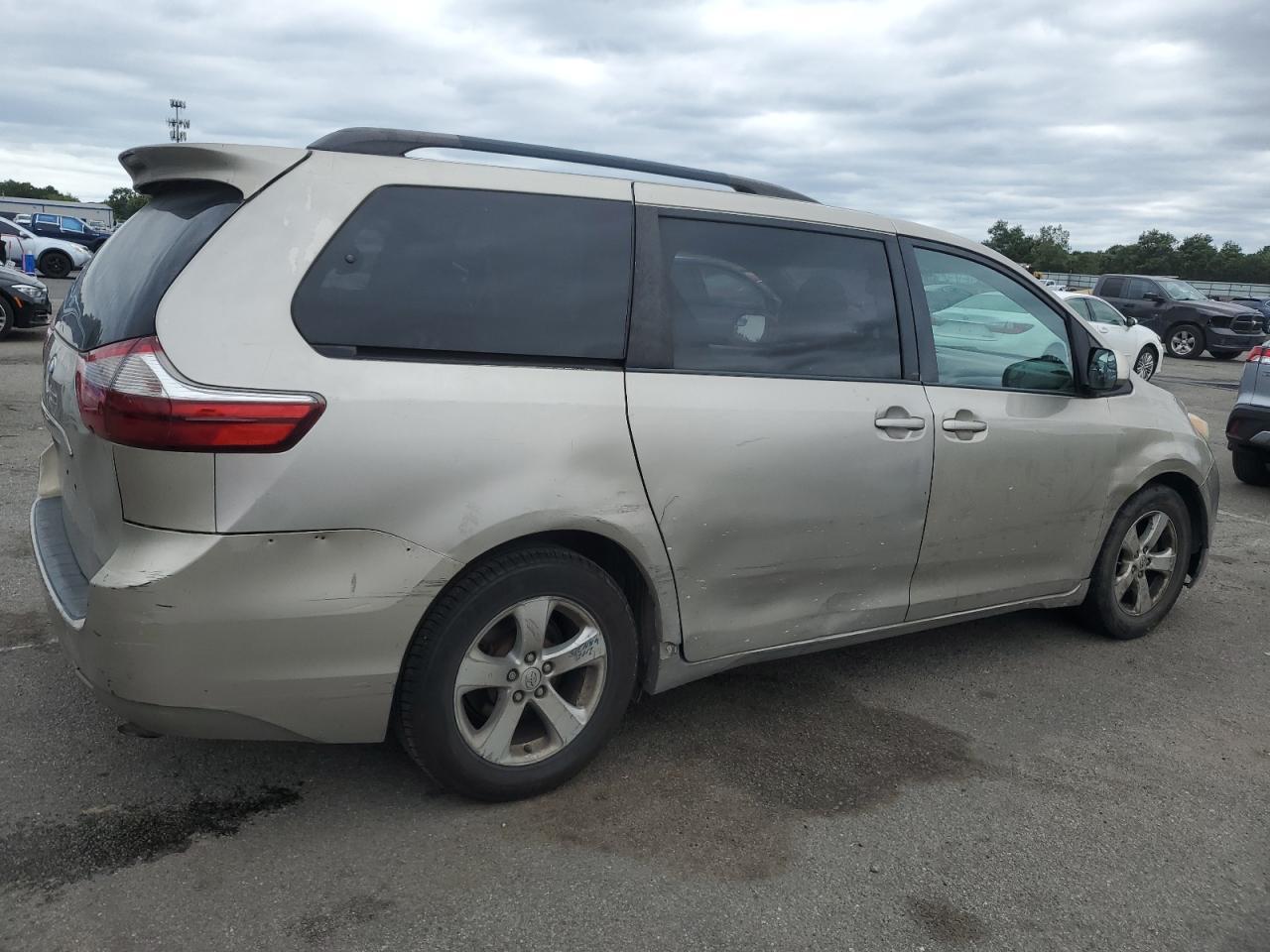 2015 TOYOTA SIENNA