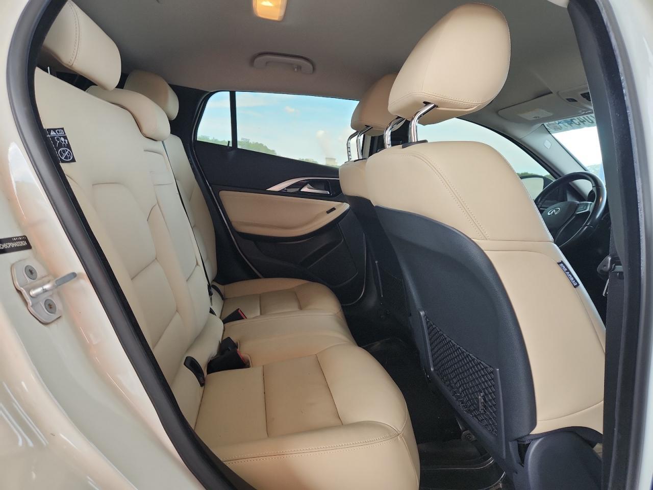 2017 INFINITI QX30
