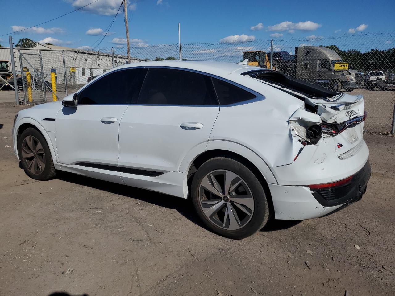 2024 AUDI Q8