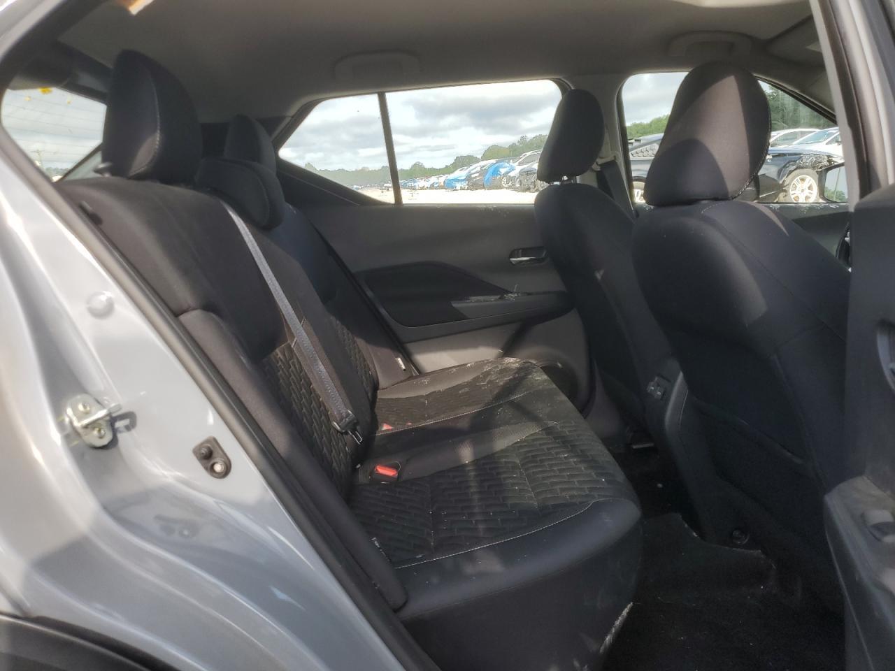 2023 NISSAN KICKS