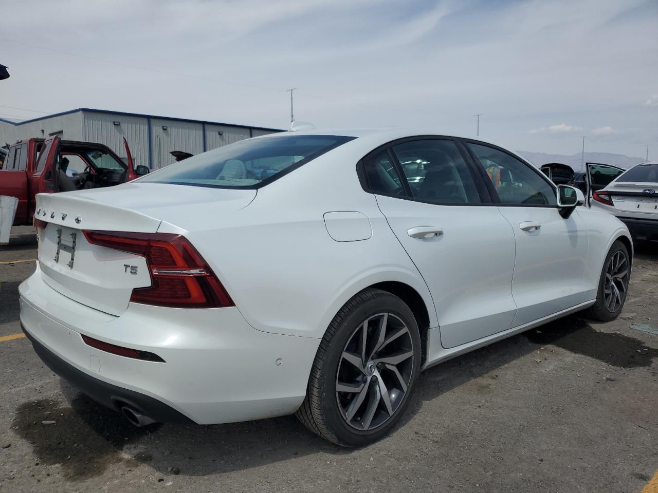 2020 VOLVO S60