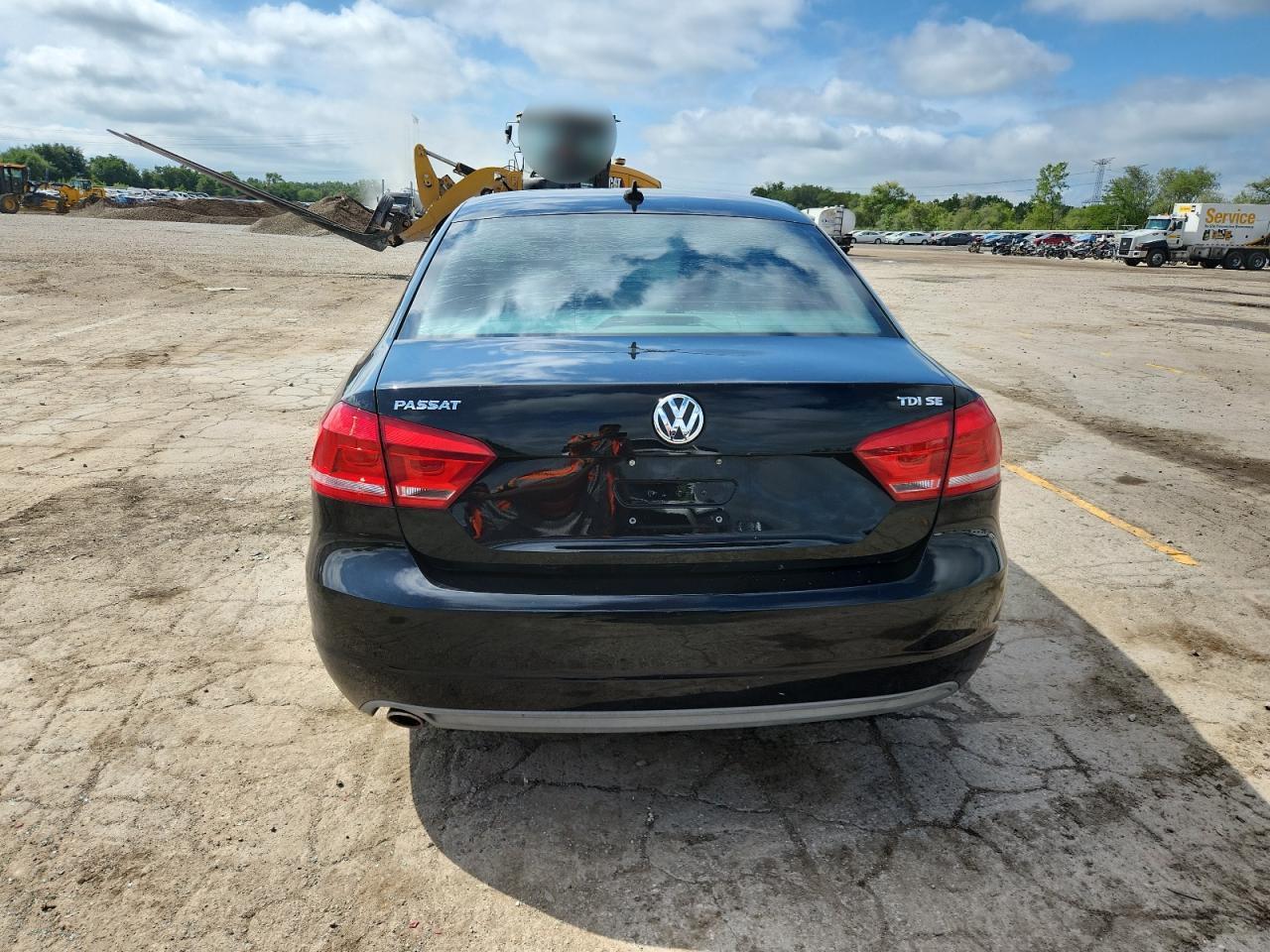 2013 VOLKSWAGEN Passat