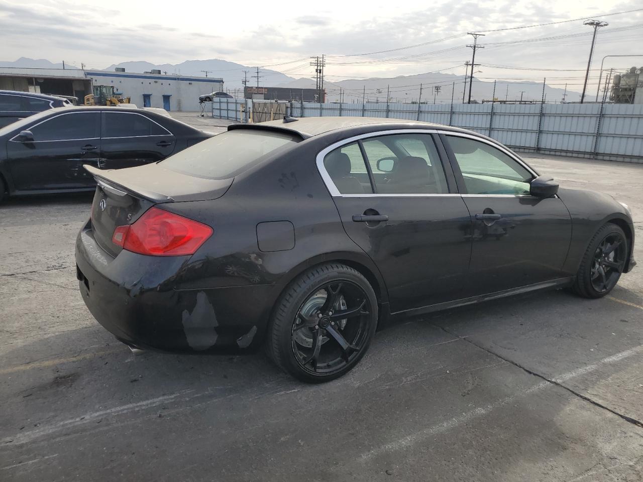2011 INFINITI G37