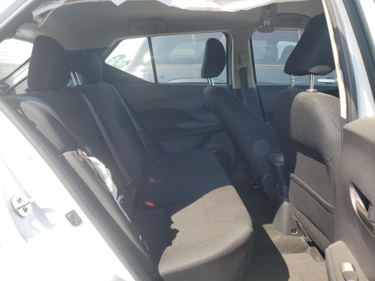 2024 NISSAN KICKS