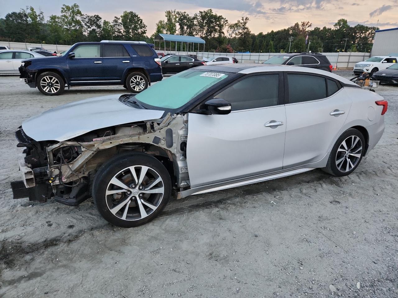 2017 NISSAN Maxima