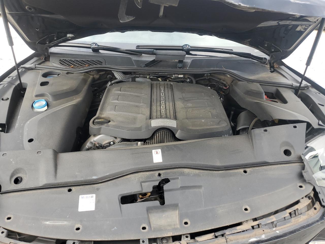 2016 PORSCHE CAYENNE