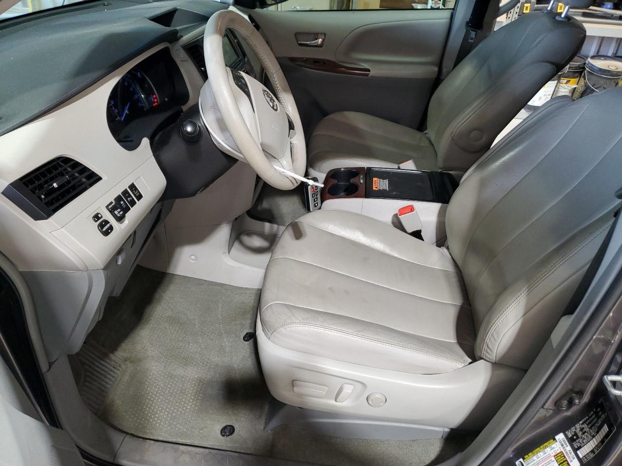 2014 TOYOTA SIENNA