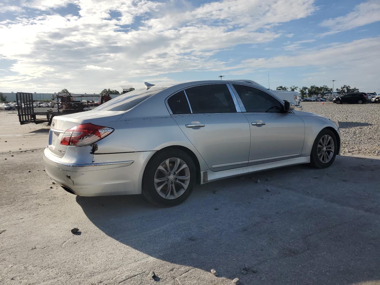 2013 HYUNDAI GENESIS