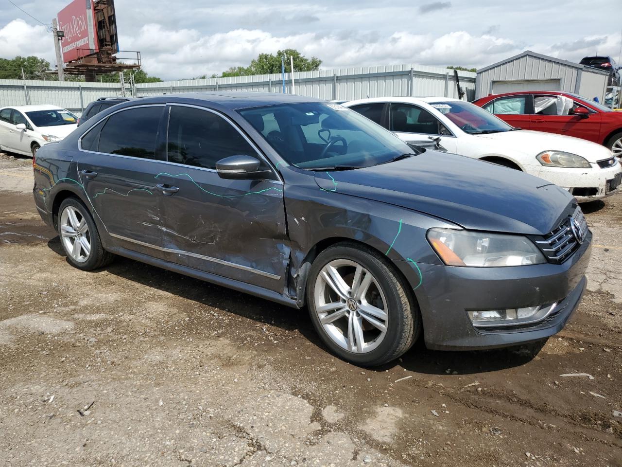 2013 VOLKSWAGEN Passat