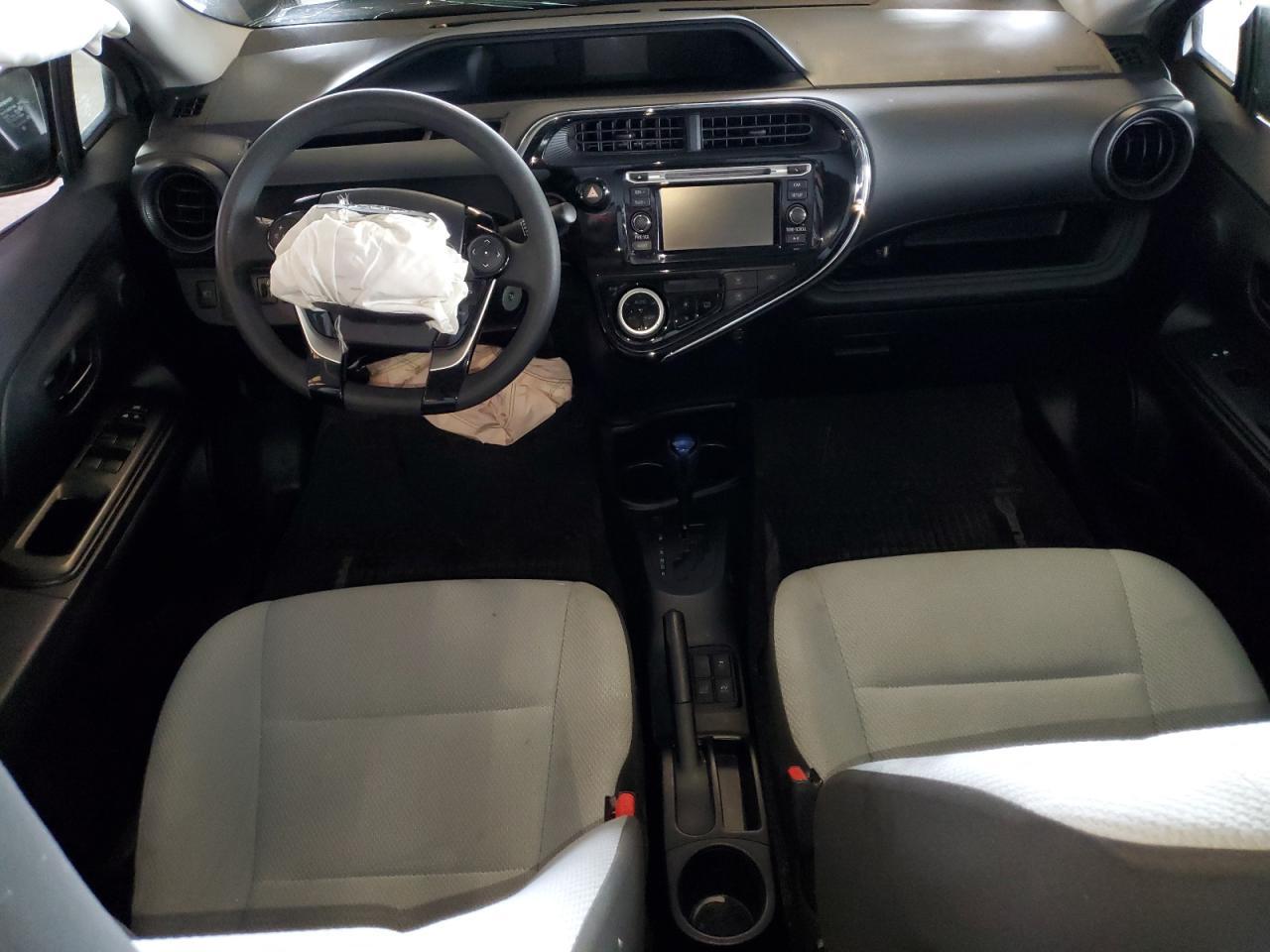 2018 TOYOTA Prius c