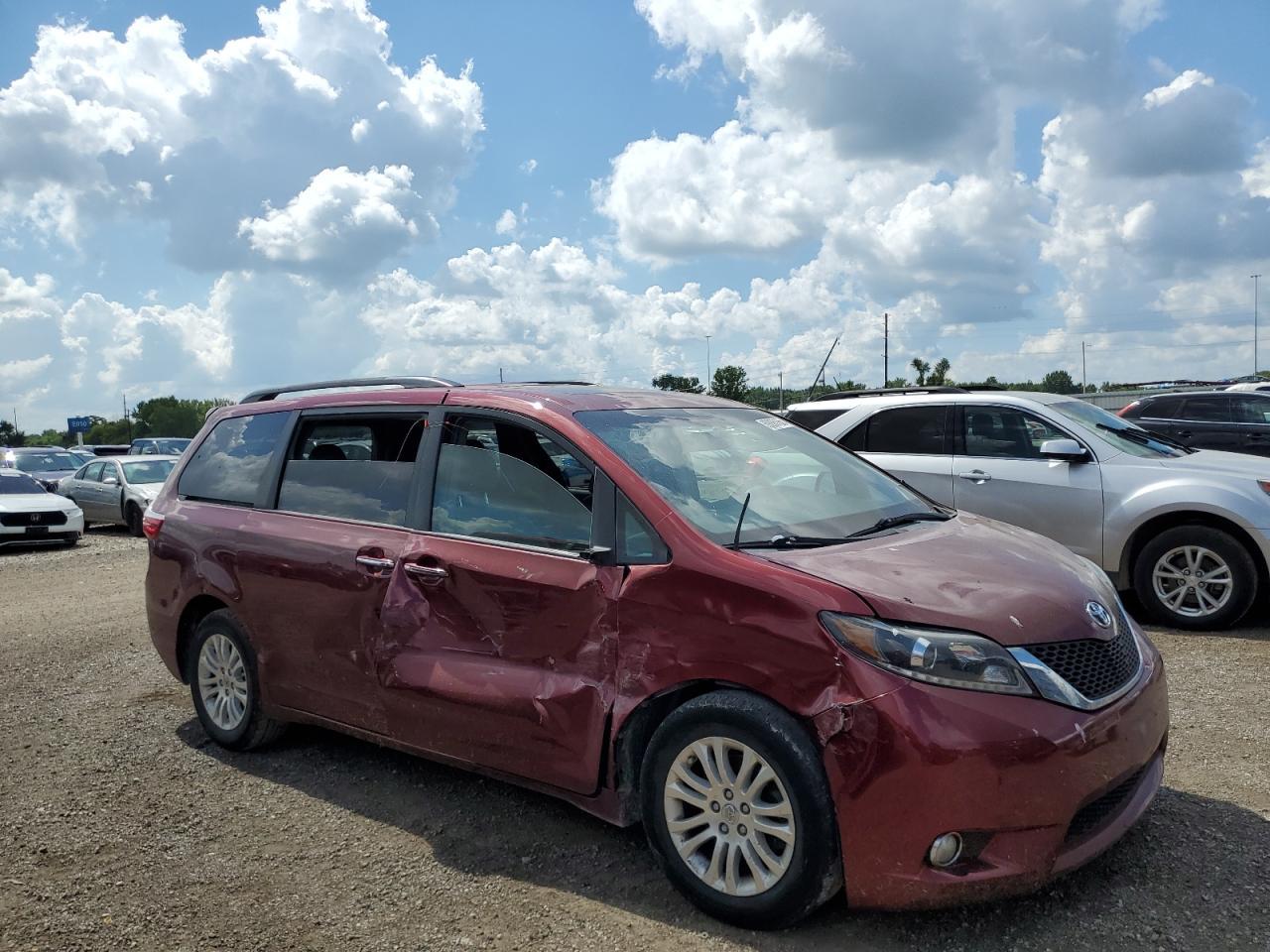 2015 TOYOTA SIENNA