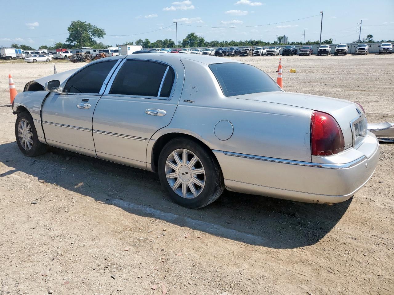 2003 LINCOLN Town Car