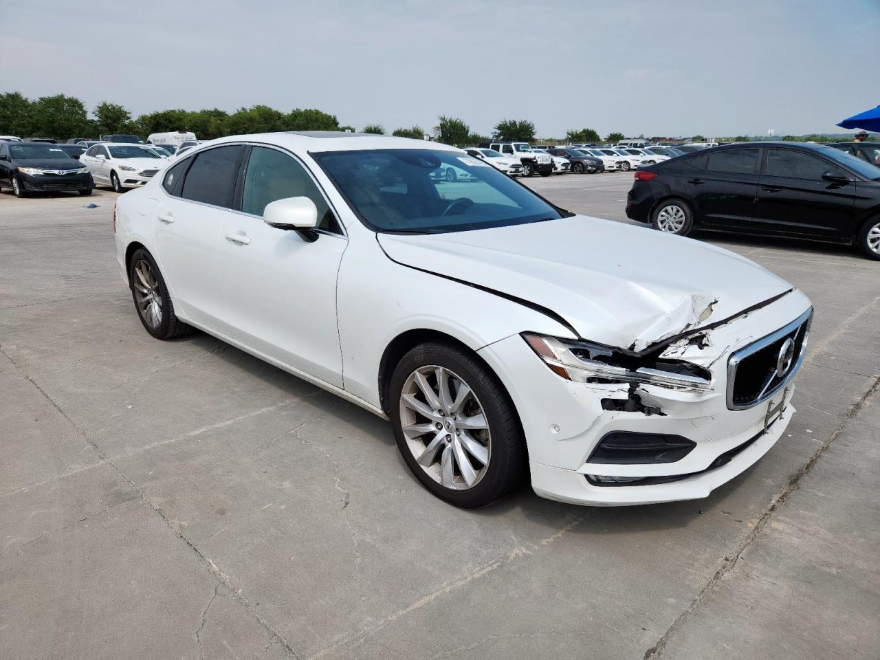 2017 VOLVO S90
