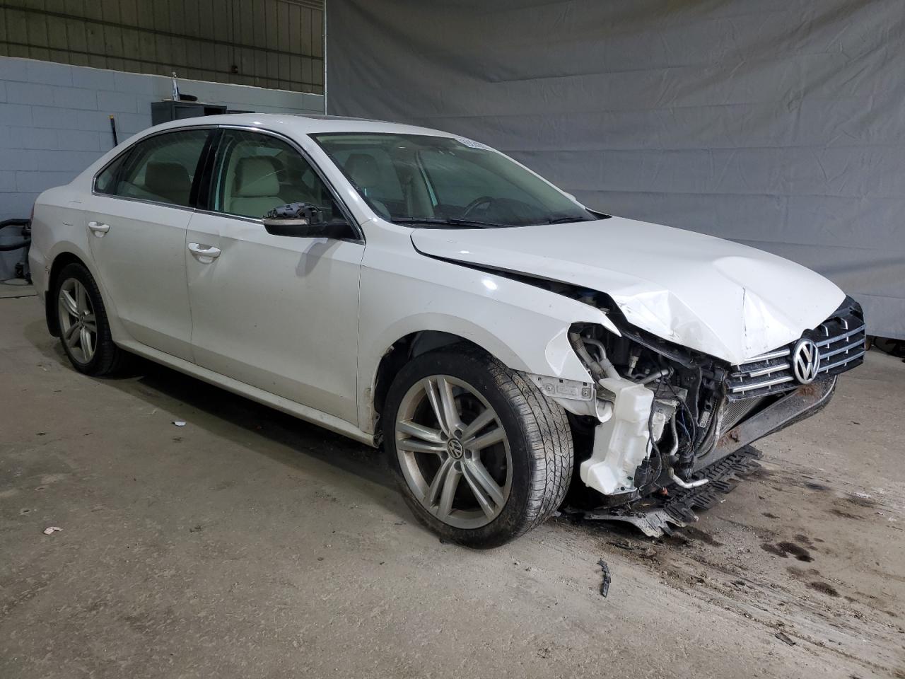 2015 VOLKSWAGEN Passat