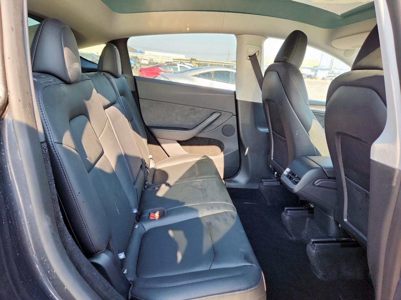 2025 TESLA MODEL Y