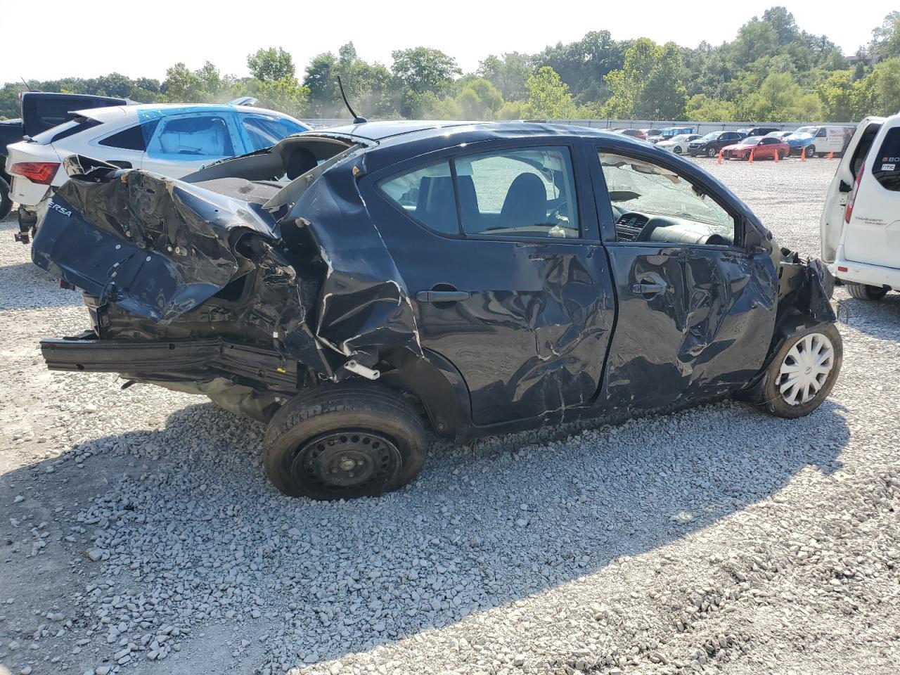 2017 NISSAN VERSA