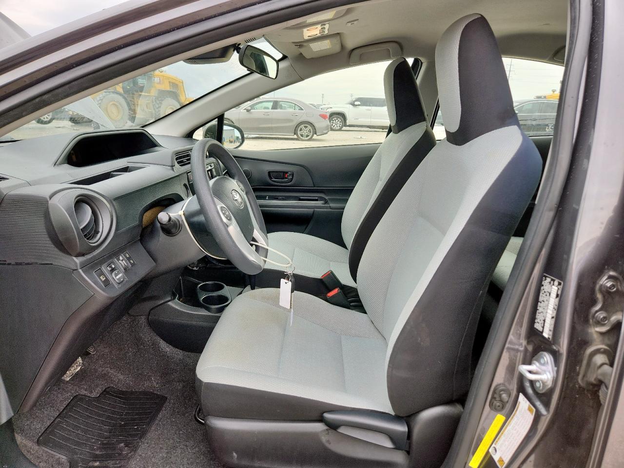 2017 TOYOTA Prius c