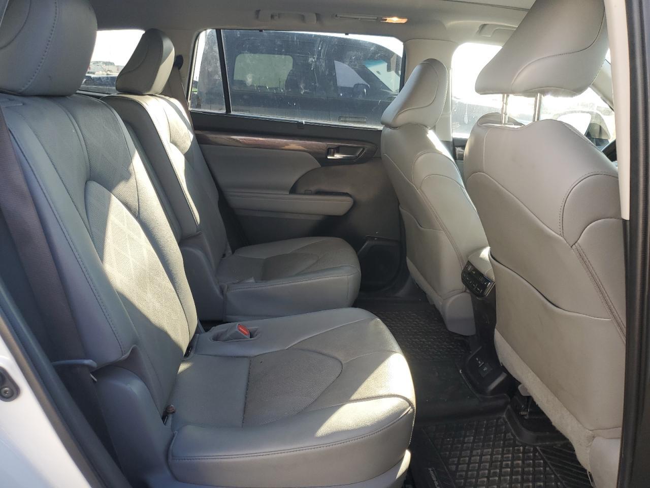 2022 TOYOTA HIGHLANDER