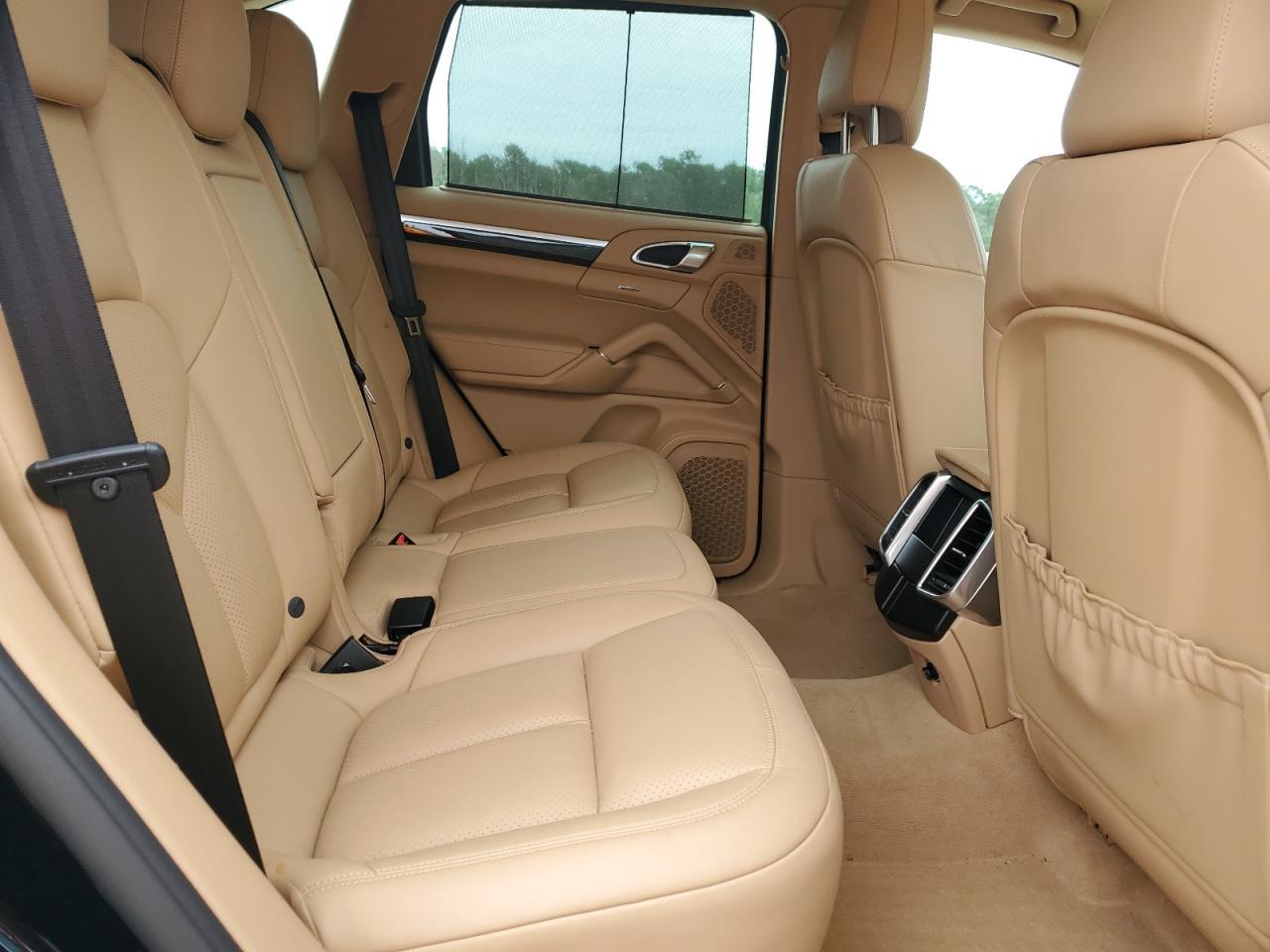 2016 PORSCHE CAYENNE