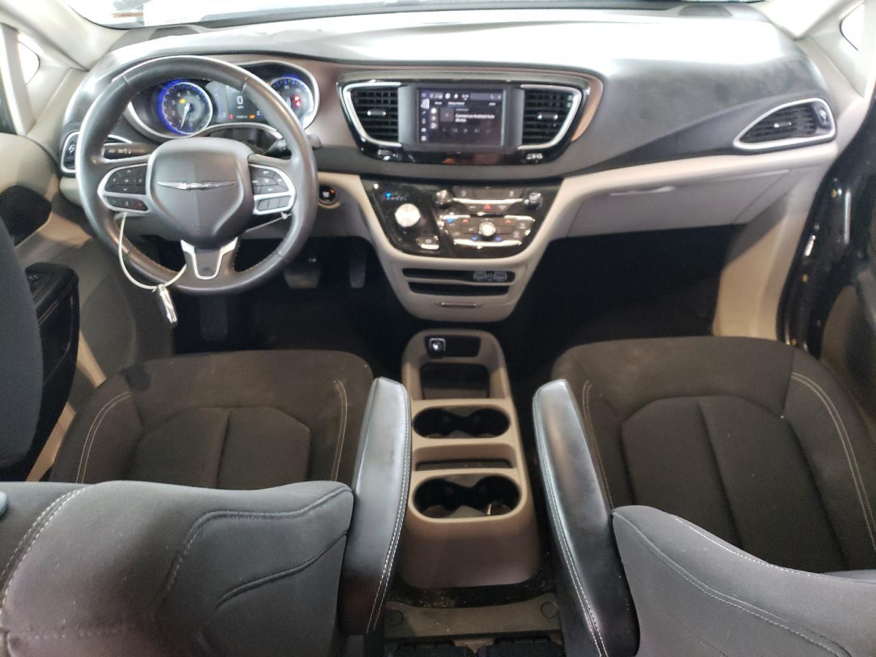 2023 CHRYSLER Voyager