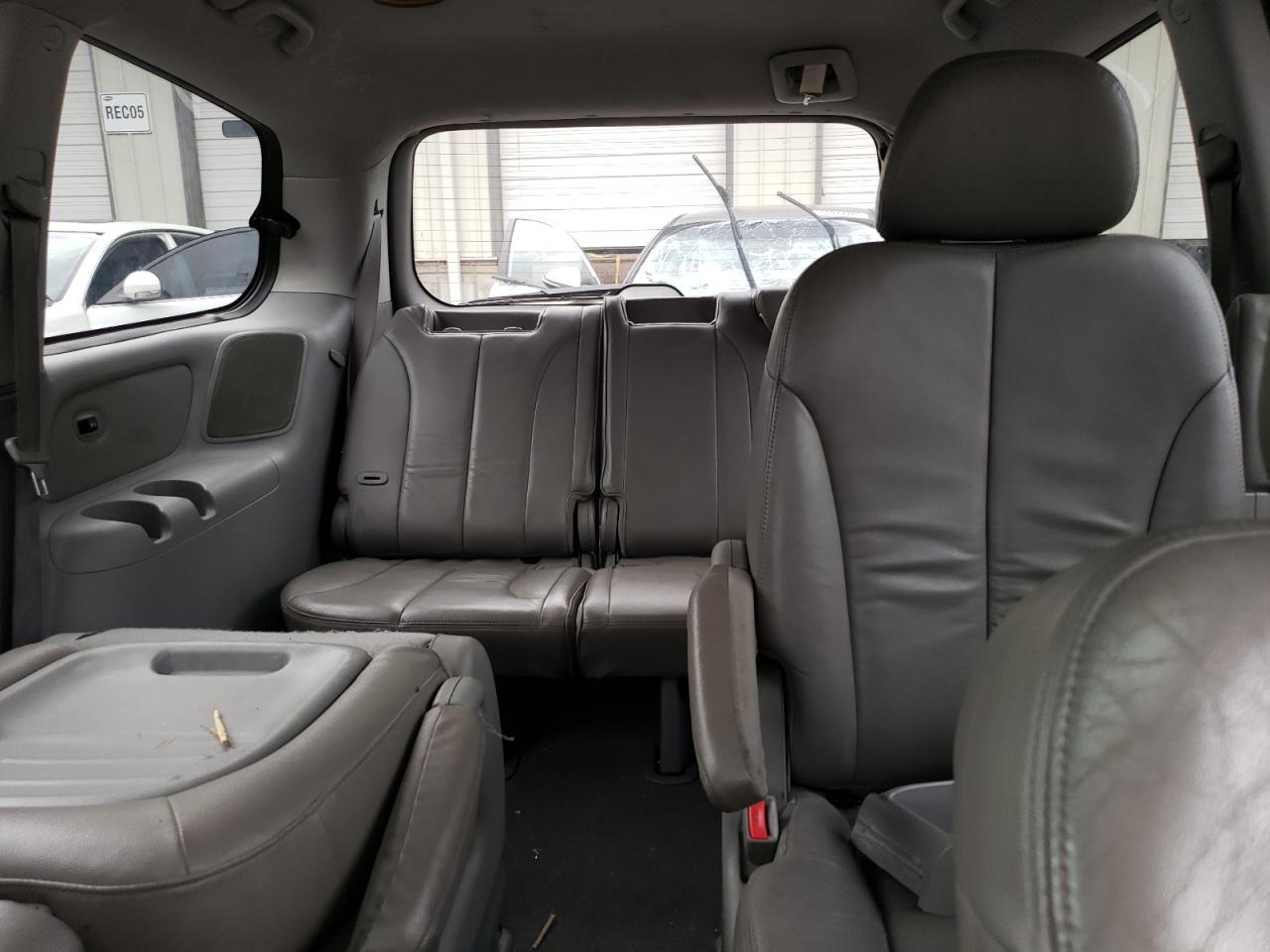 2011 KIA SEDONA