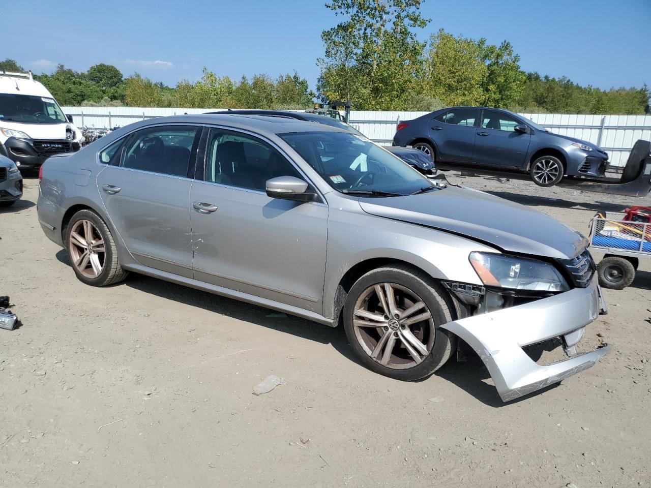2014 VOLKSWAGEN Passat