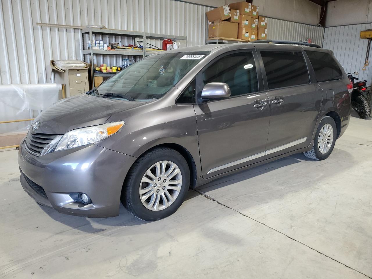 2014 TOYOTA SIENNA