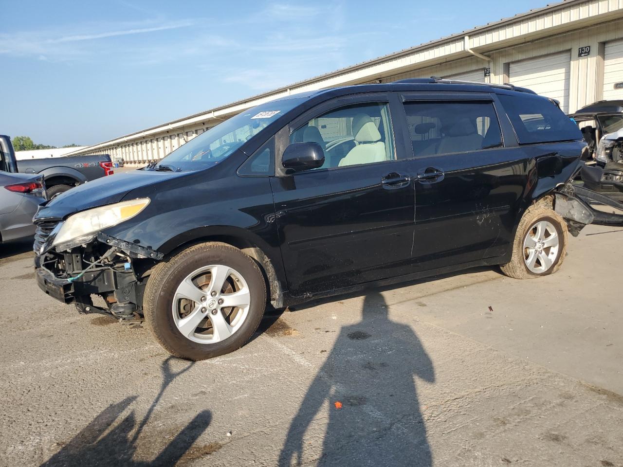 2011 TOYOTA SIENNA