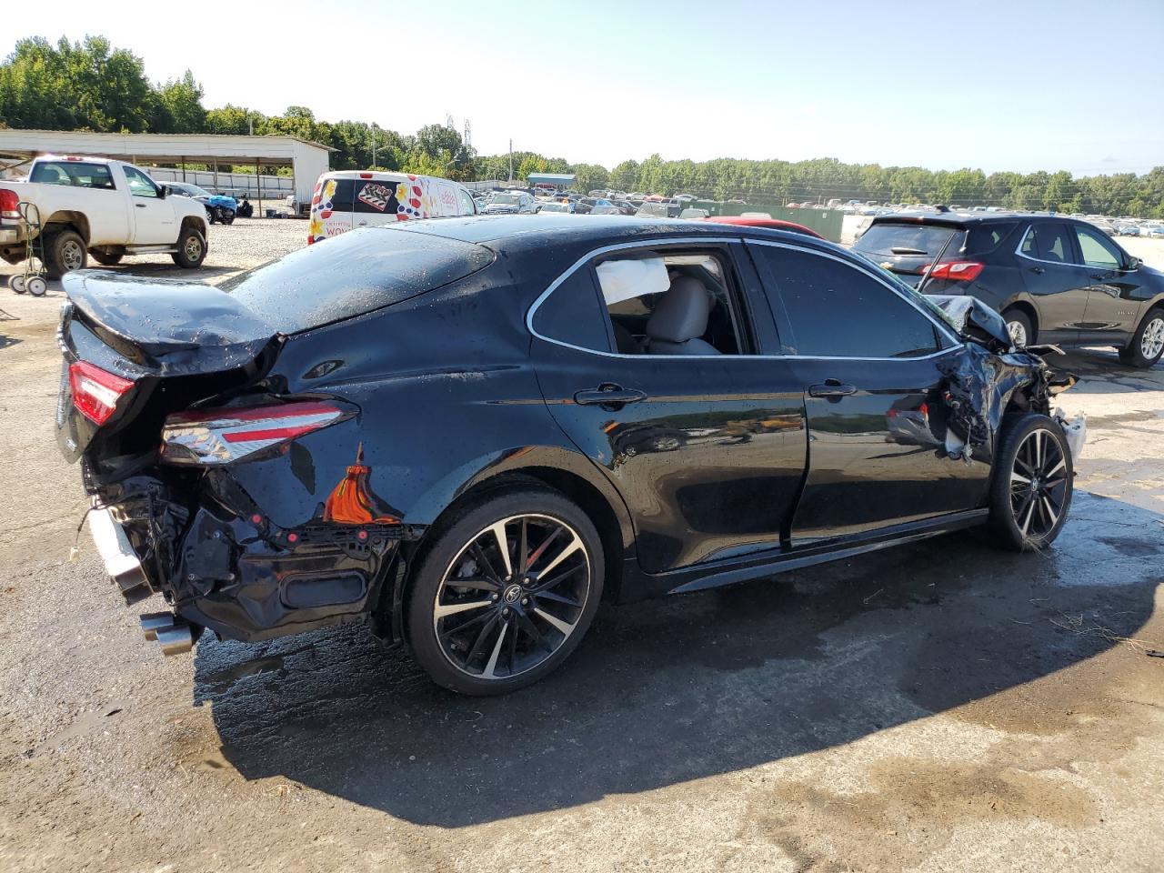 2018 TOYOTA CAMRY