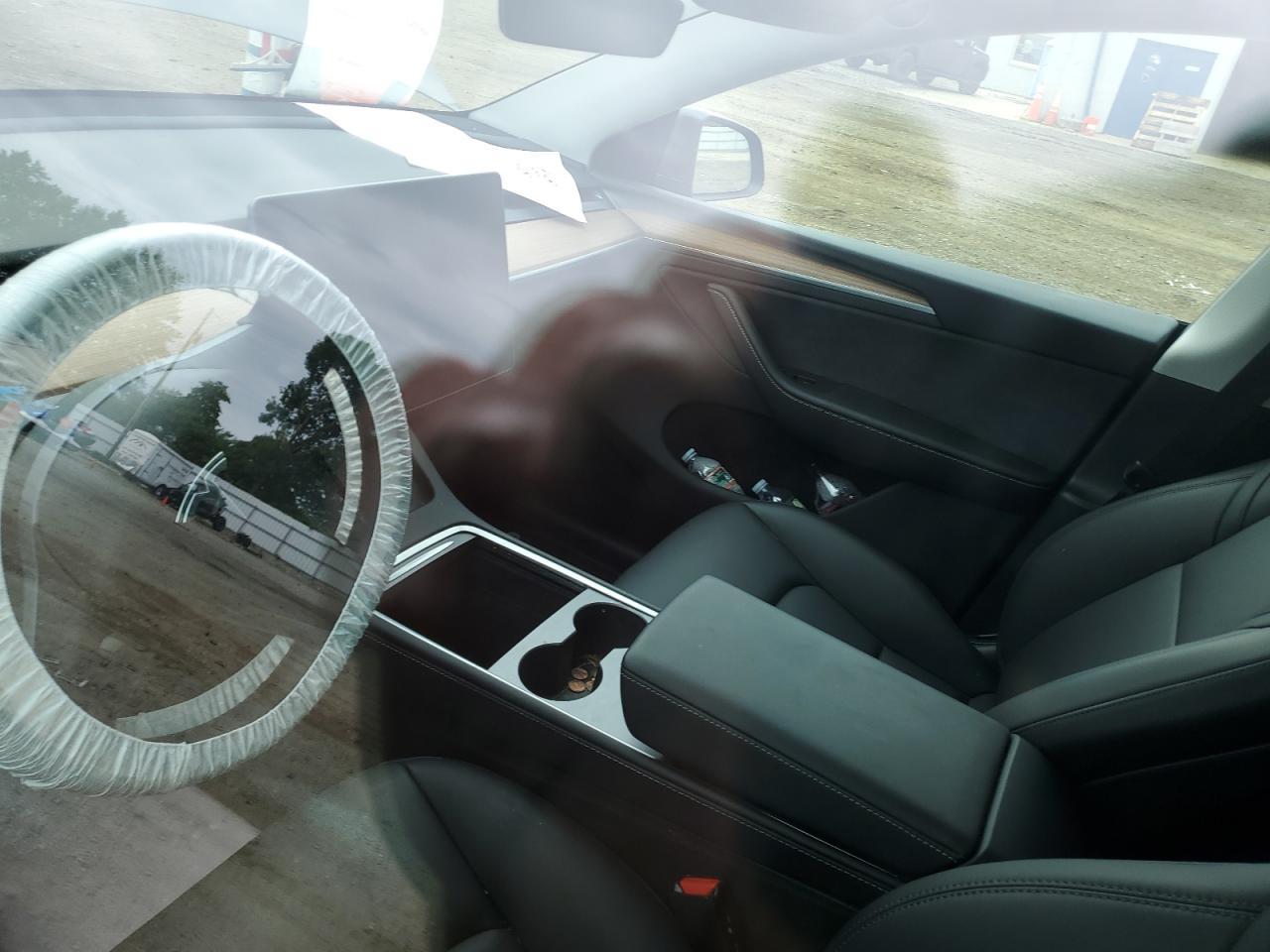 2025 TESLA MODEL Y