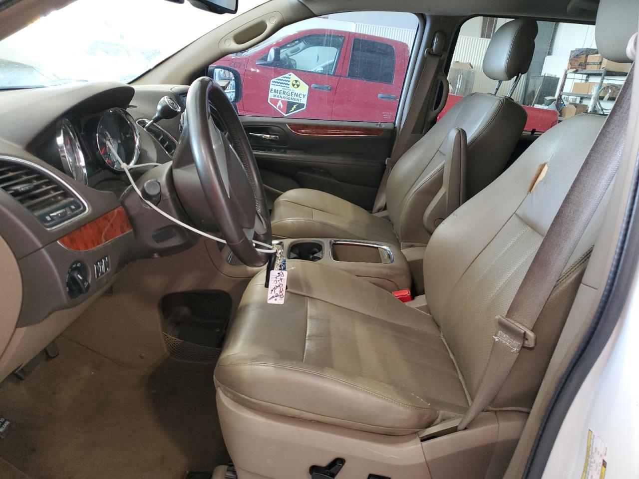 2015 CHRYSLER Town & Country