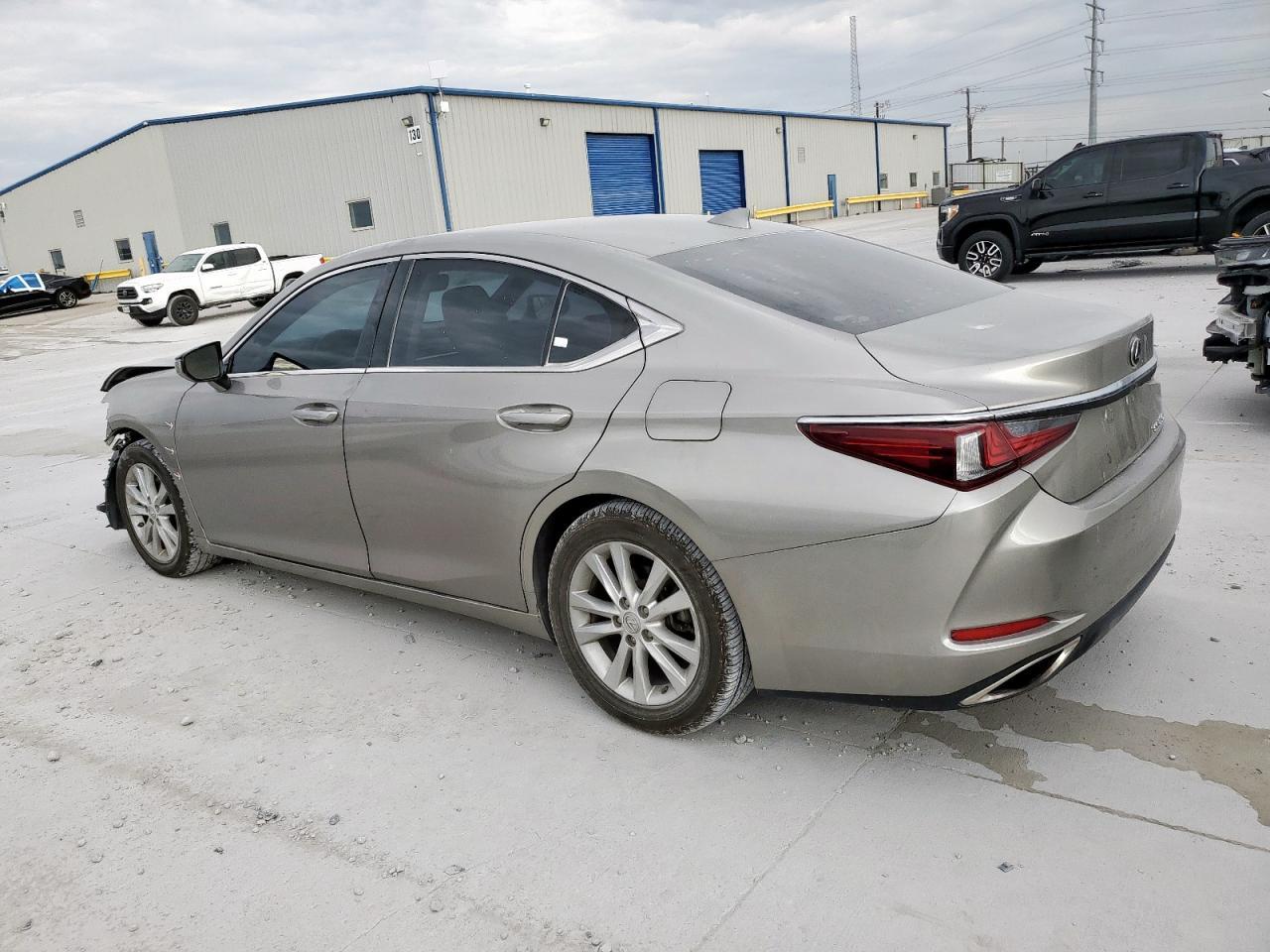 2021 LEXUS Es