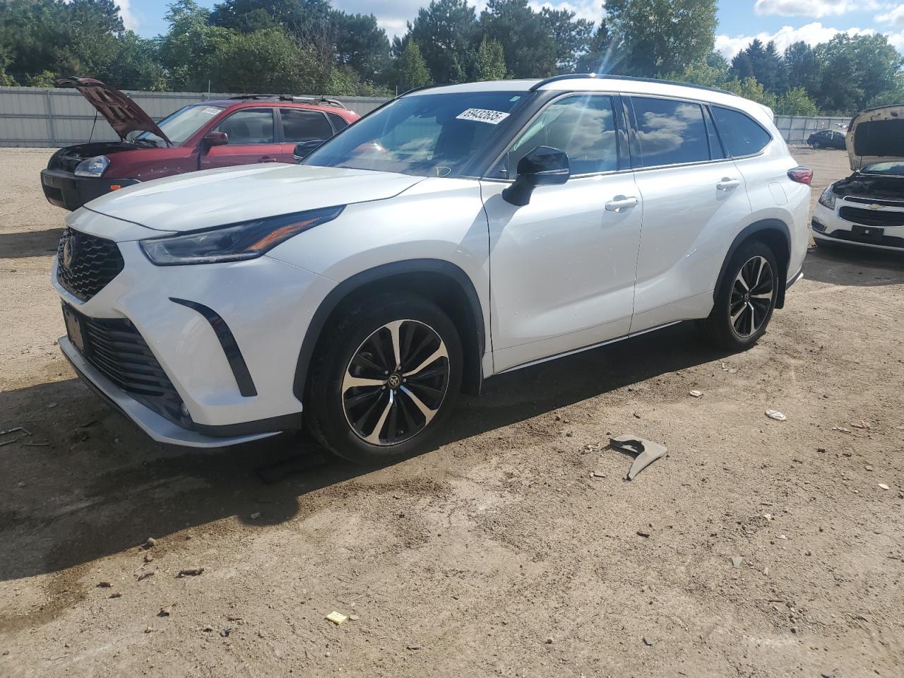 2022 TOYOTA HIGHLANDER