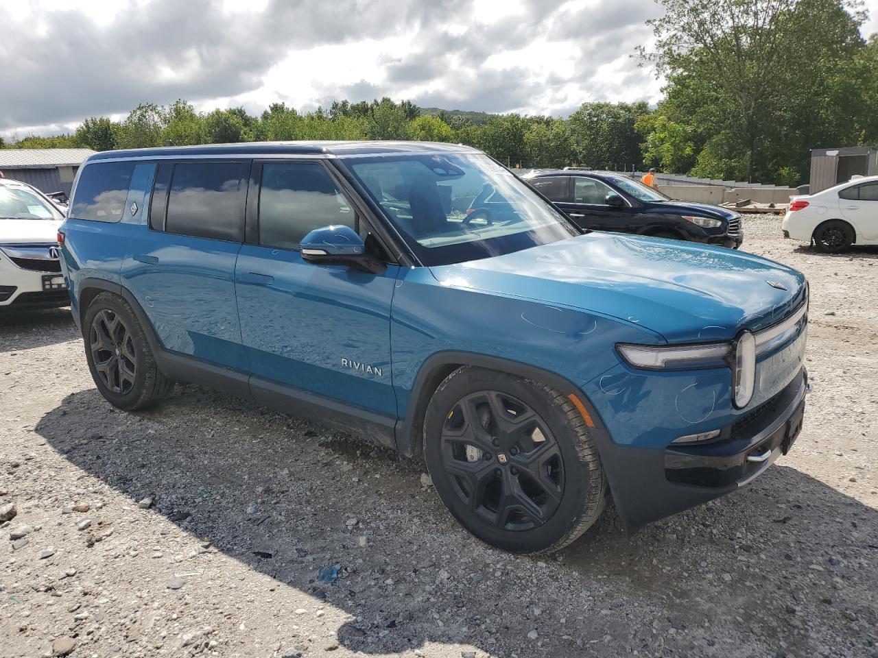 2025 RIVIAN R1s