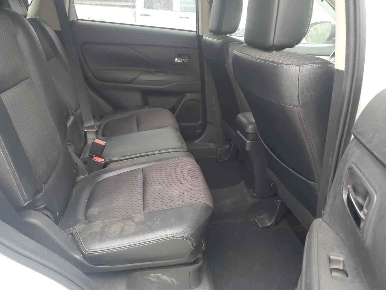 2015 MITSUBISHI outlander