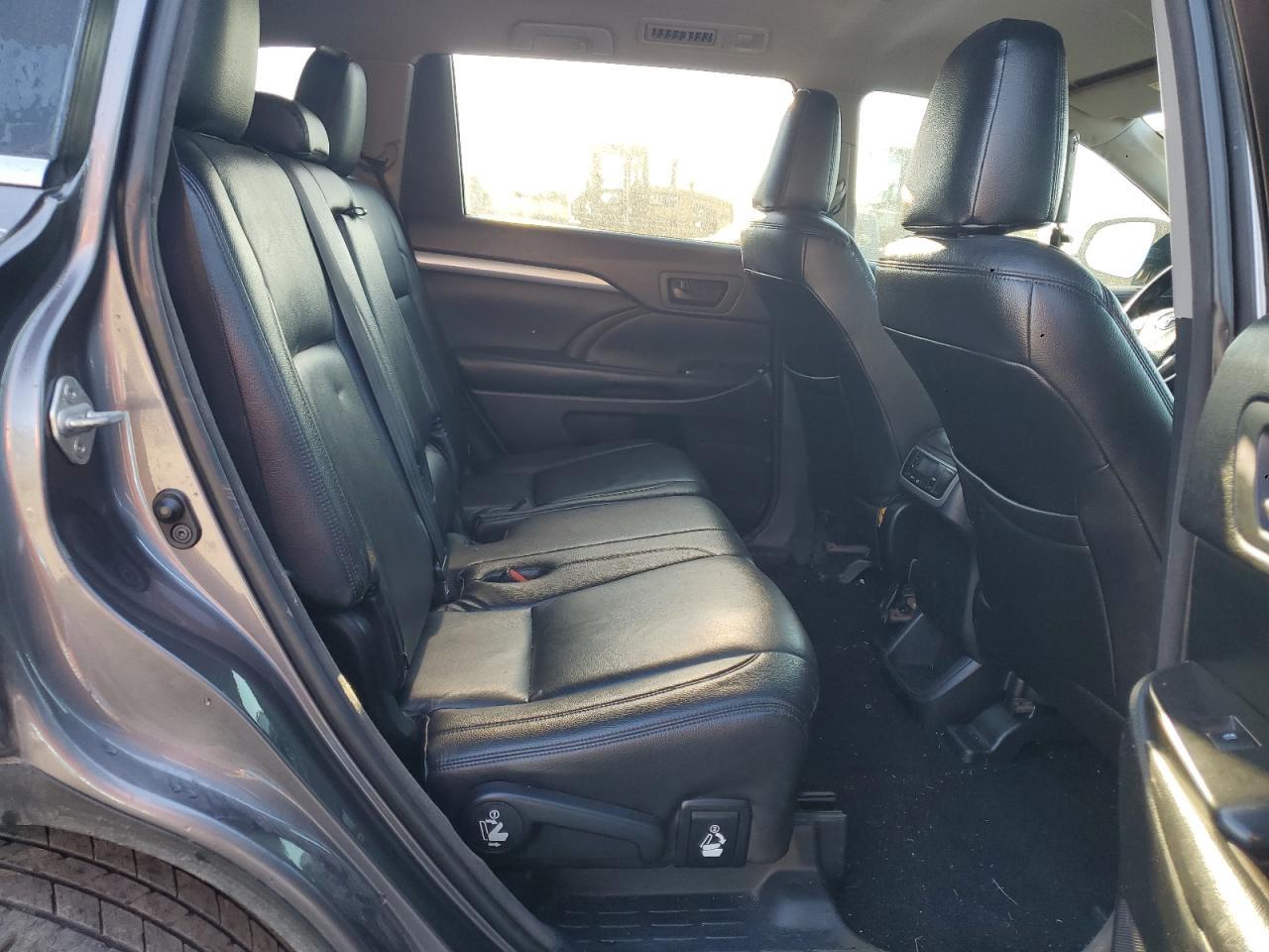2016 TOYOTA HIGHLANDER