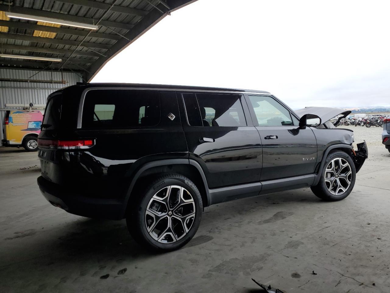 2025 RIVIAN R1s