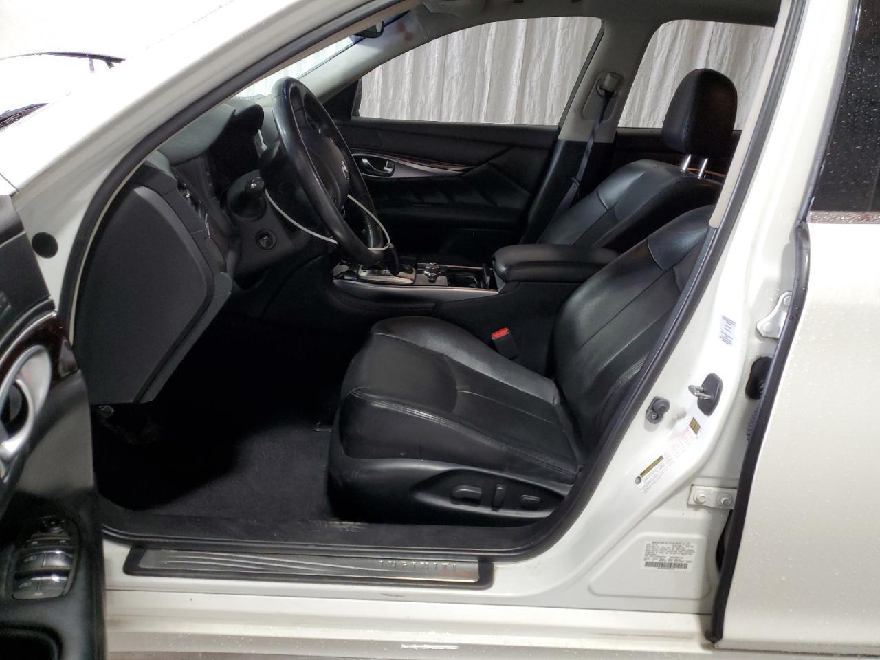 2016 INFINITI Q70