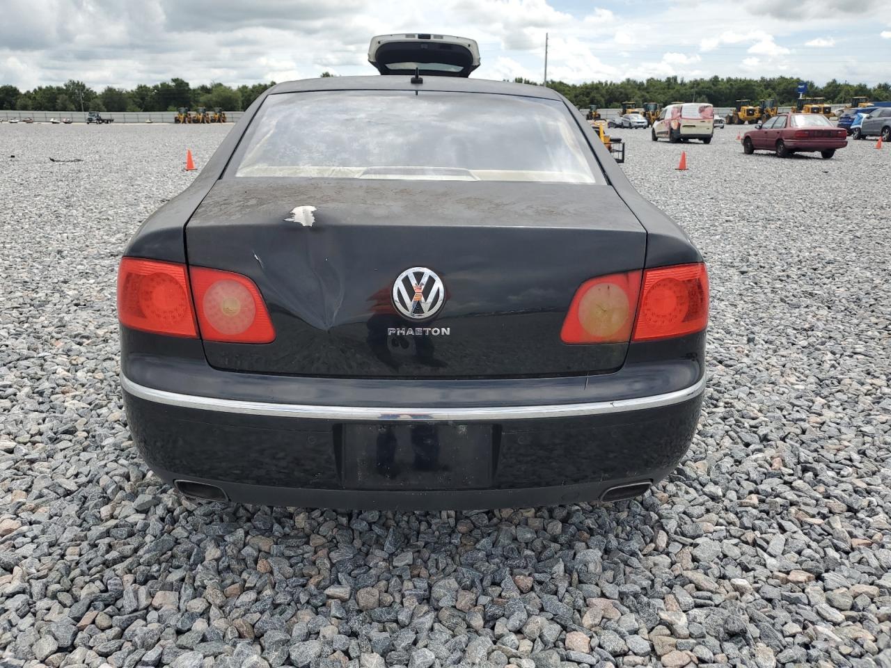 2004 VOLKSWAGEN Phaeton