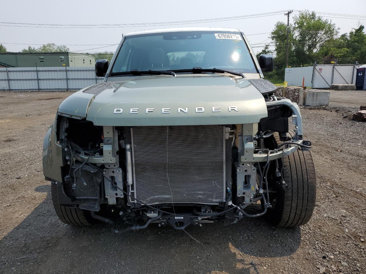 2024 LAND ROVER Defender