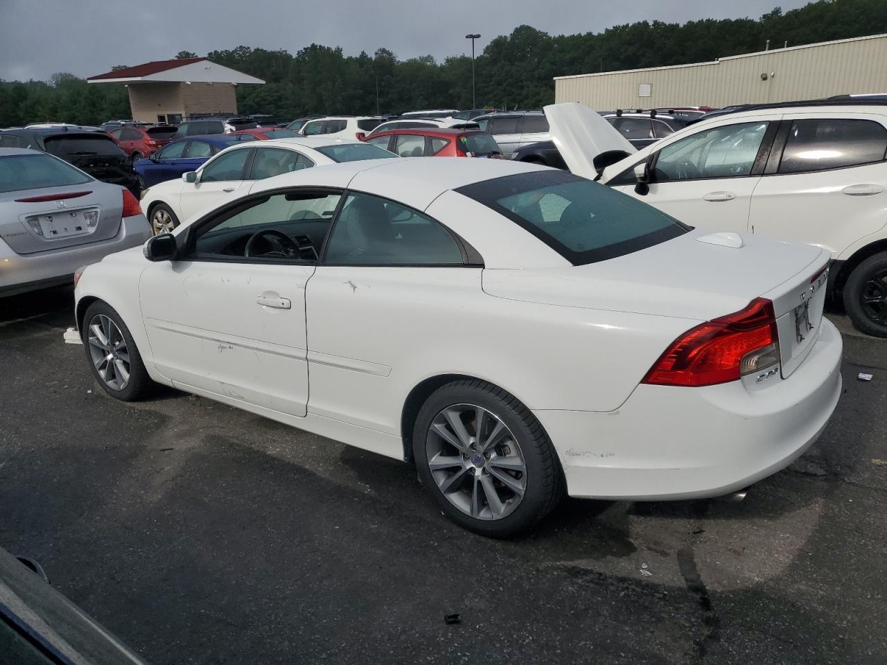 2011 VOLVO C70